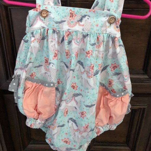 Giggle Moon - Picture 1 of 1